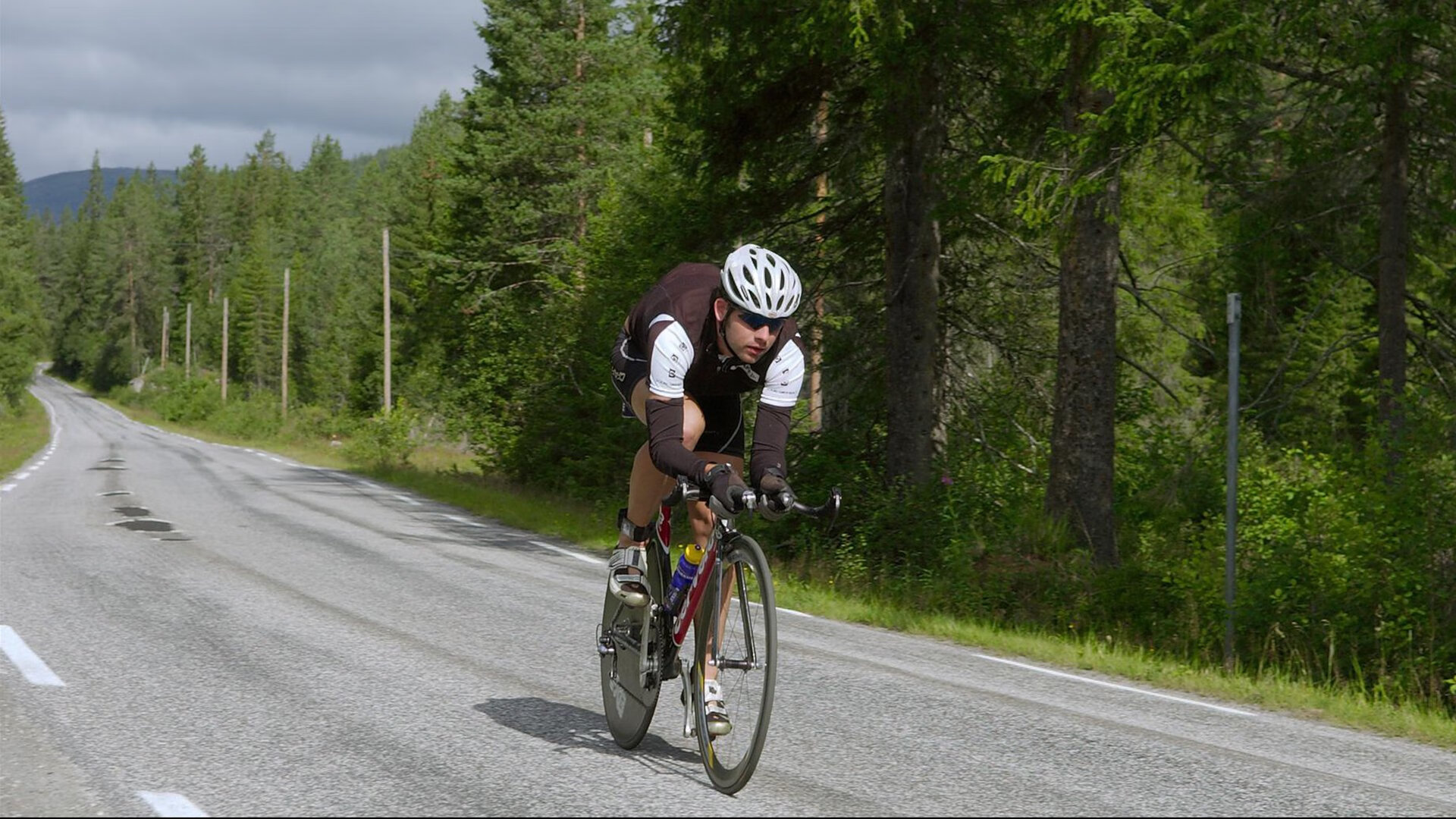 冲浪比赛掀起海浪，感受海上狂欢盛宴，冲浪比赛比什么