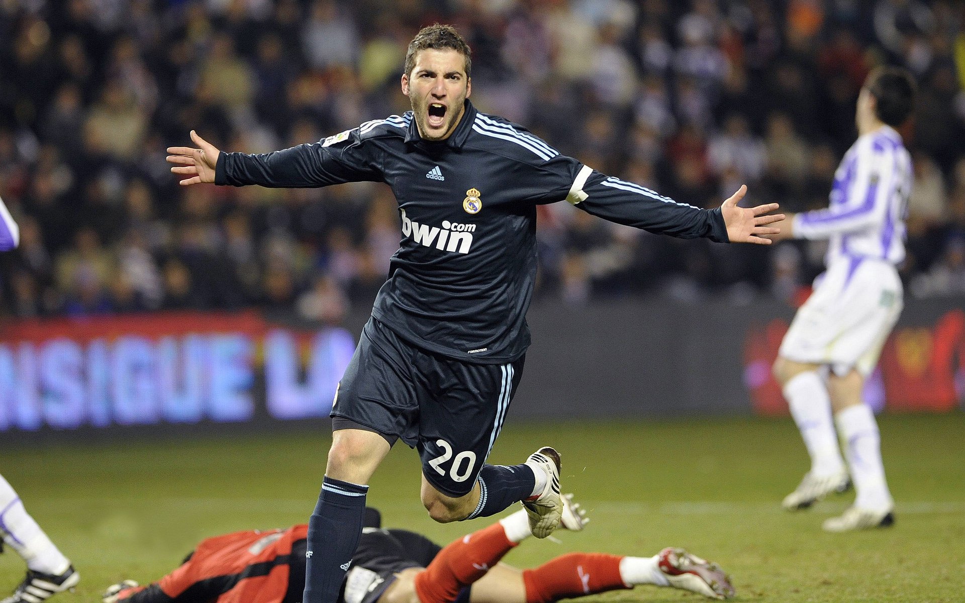 凯尔特人险胜步行者，抢七大战中塔图姆罚球绝杀，凯尔特人塔图姆超清壁纸