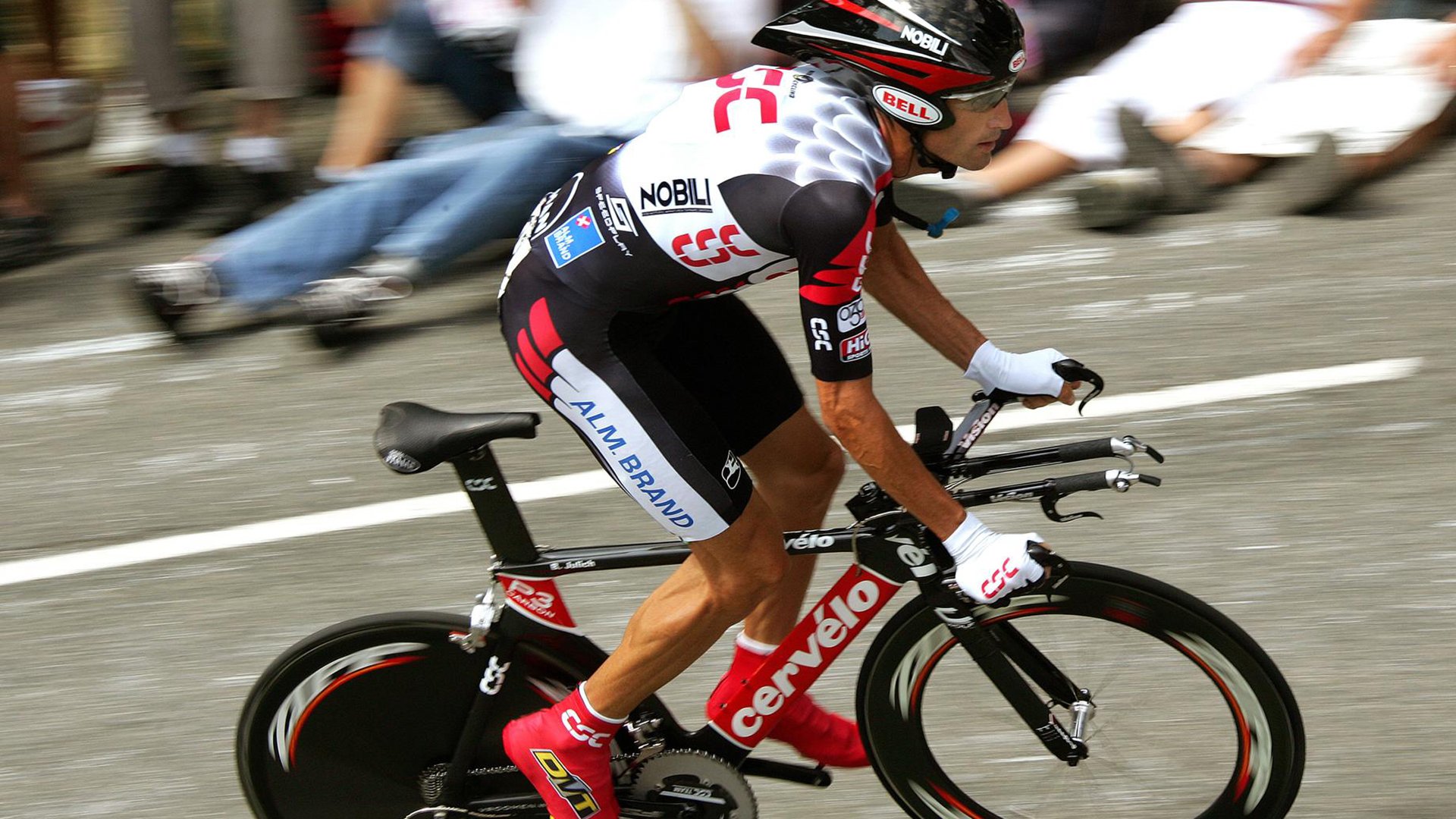 巴萨客场险胜,梅西上演帽子戏法,巴萨球迷 梅西